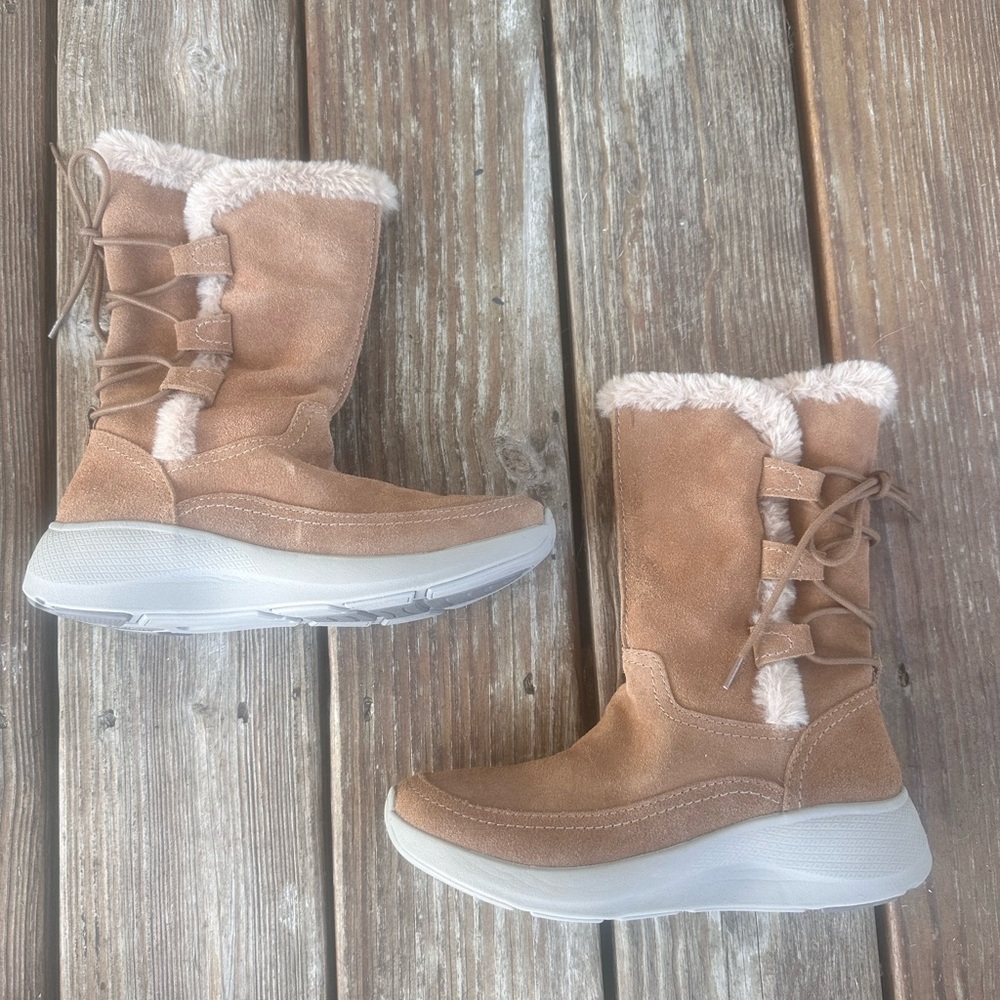 Earth Origins Tan Winter Boots with Cream Trim